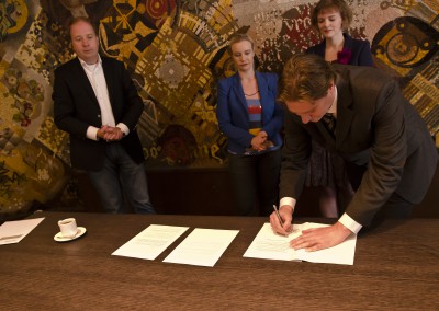 Buddiez.ondertekening akte.1